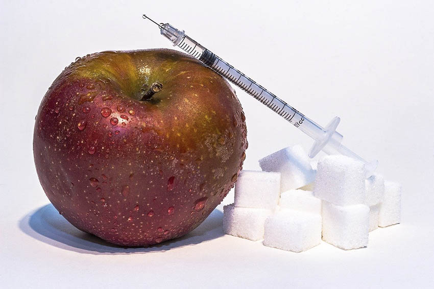 Insulin syringe 1972788 Myriam Zilles pixabay